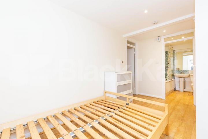 A recently redecorated and cosy one bedroom flat  in De Beauvoir Town Buckingham Road, Dalston